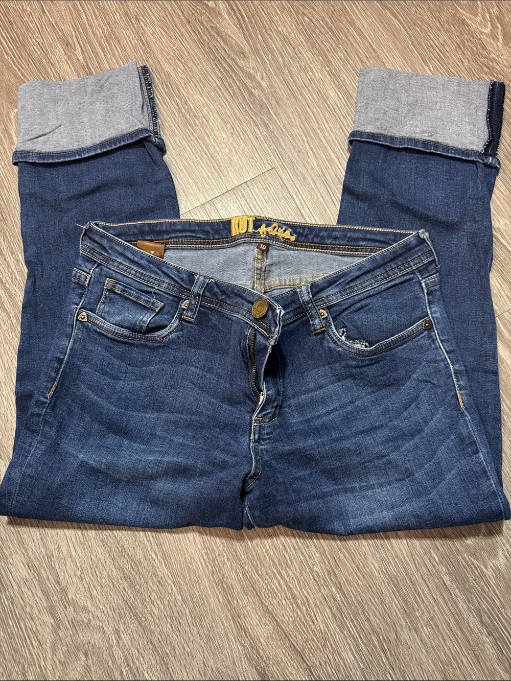 Kut from the cloth Dark Blue Women's Denim capri jean. Size 10. Inseam 24 1/2”